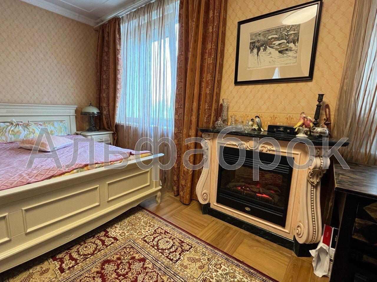 Продається 3-кімнатна квартира по вул. Мирослава Поповича 21.