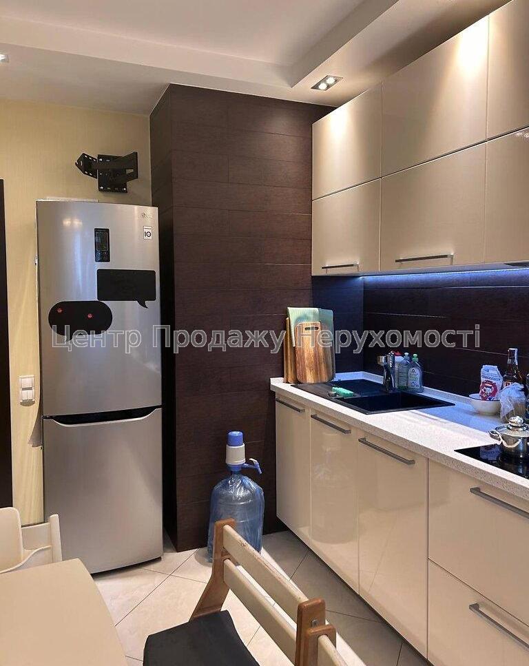 Фото Продаж квартири в житловому комплексі 