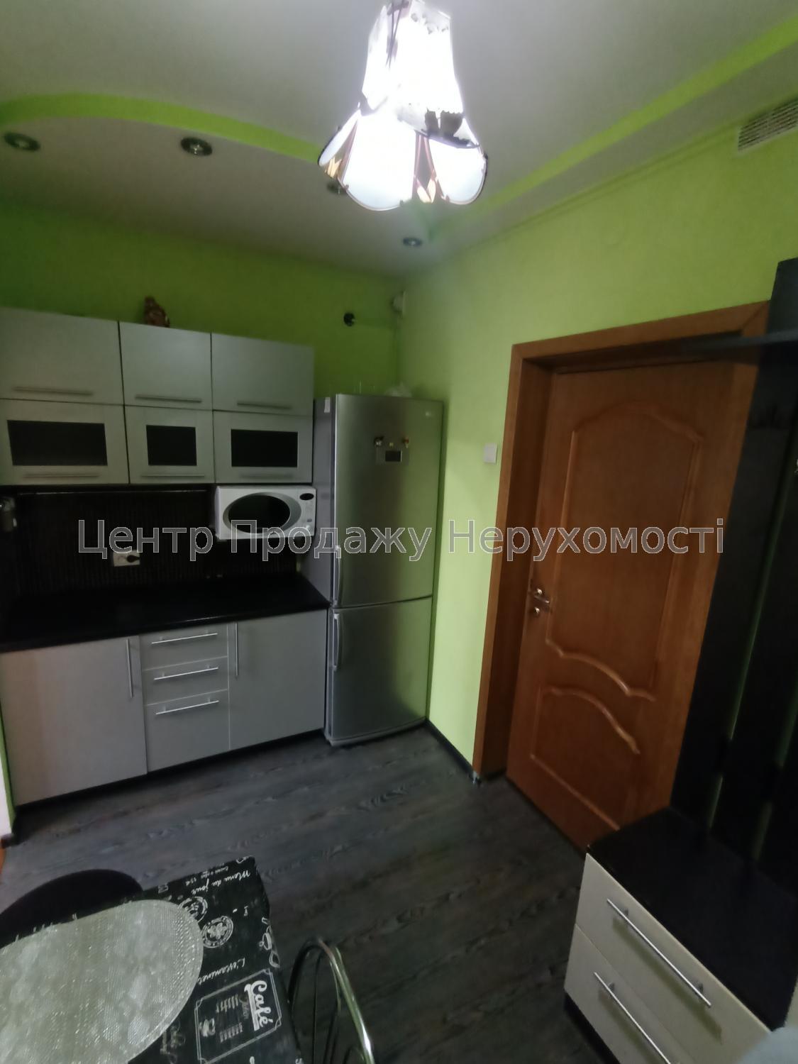 Фото У продажі гостинка в м.Київ10