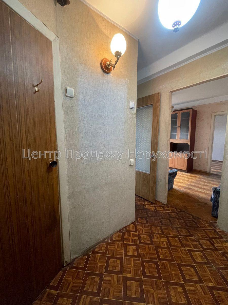 Фото Продам 2-к.квартиру з видом на парк, до метро 15 хв.пішки15