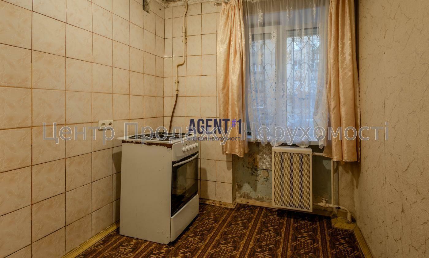 Фото Продам 1-кімнатну на Леся Курбаса, 9в4