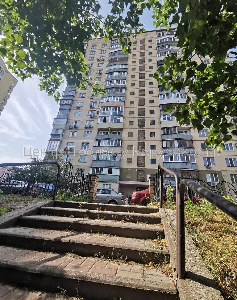 Фото Продам квартиру 3 кімнати у Києві5