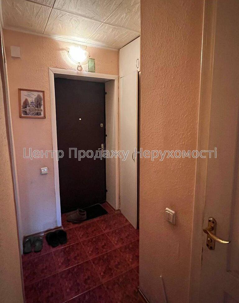 Фото Продам 1-кімнатну, середній поверх, біля метро IB6