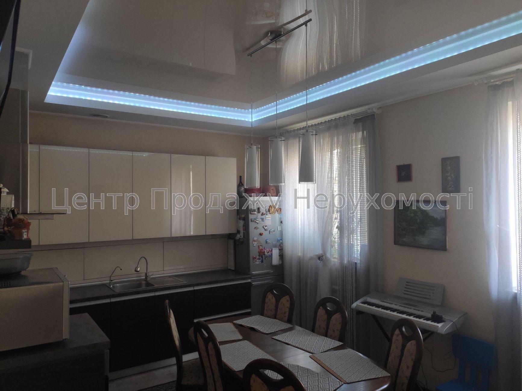 Продам дом, целый, 128 м², Гагарина, р-н ст. метро, 110 000 $, авторский  дизайн