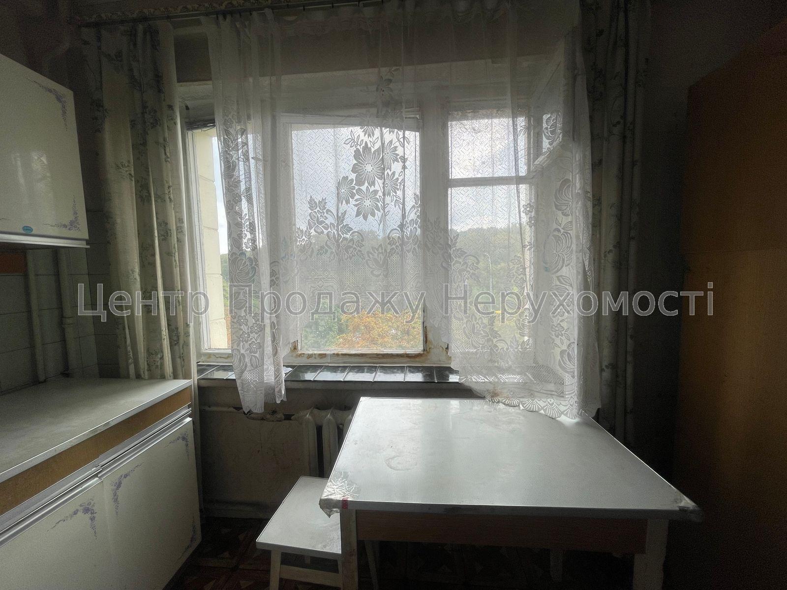 Фото Продам 2-к.квартиру з видом на парк, до метро 15 хв.пішки13