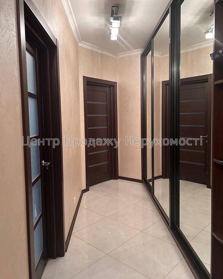 Фото Продаж квартири в житловому комплексі 