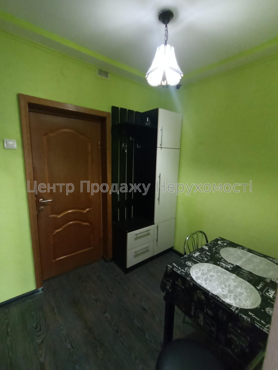 Фото У продажі гостинка в м.Київ12