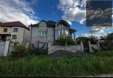 Продам 3-поверховий будинок