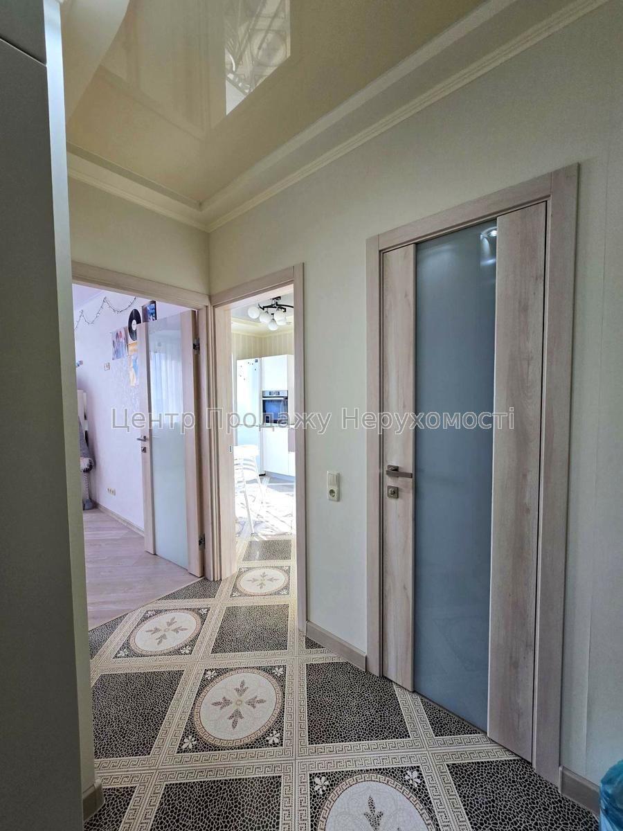 Фото Продається 2-кімнатна квартира в ЖК 