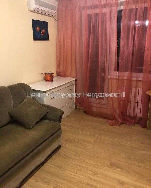 Фото У продажу 1 кімнатна квартира, метро Олексіївська7