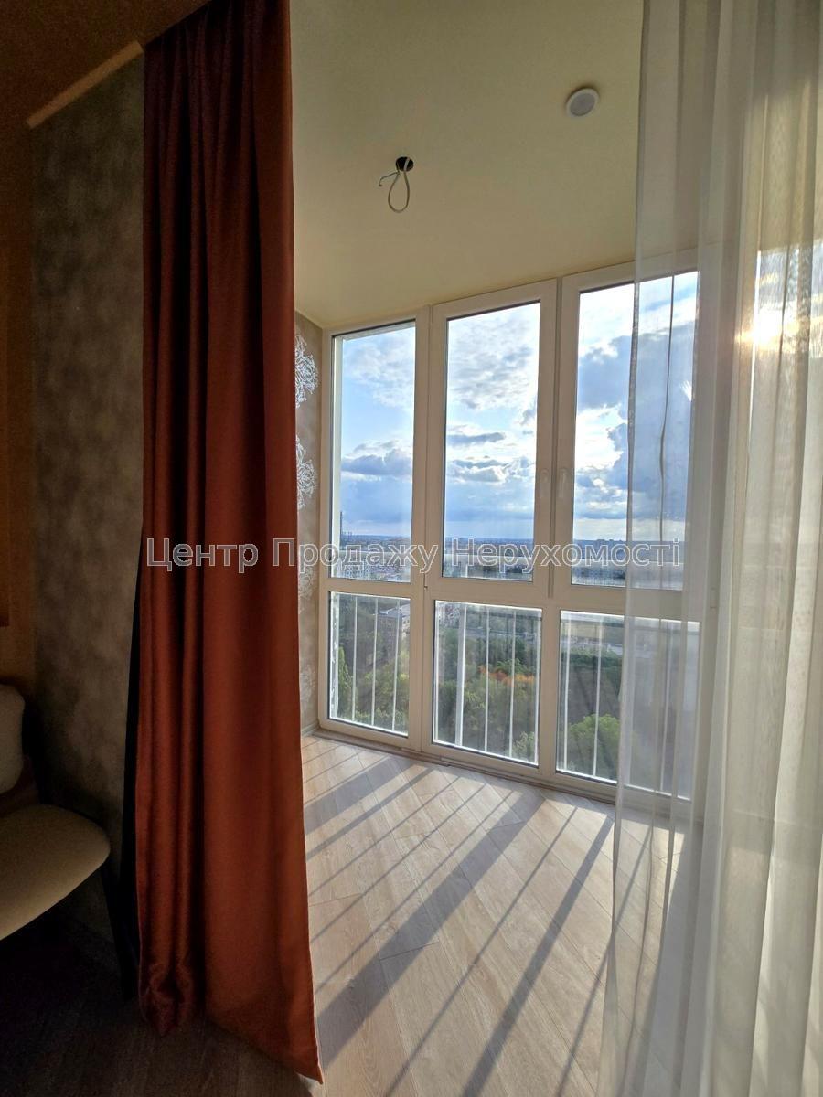 Фото Продається 2-кімнатна квартира в ЖК 