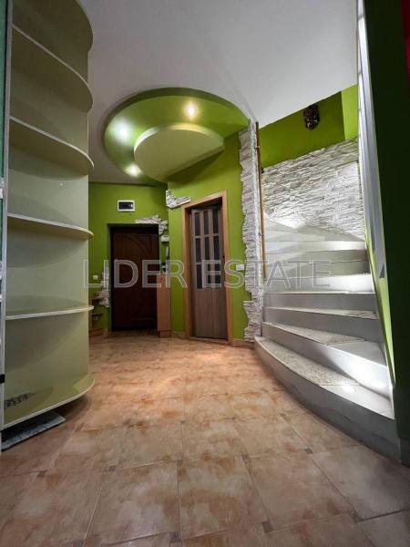 Продам 4-кімнатну квартиру