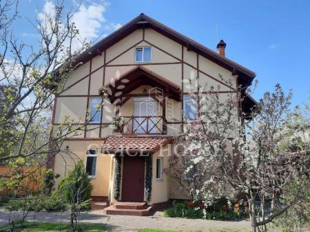 Здам 3-поверховий будинок