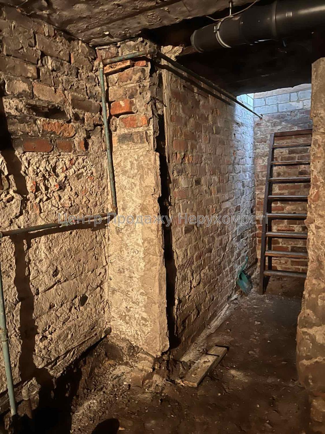 Фото Будинок для великої родини на мальвоничій околиці Харкова К87