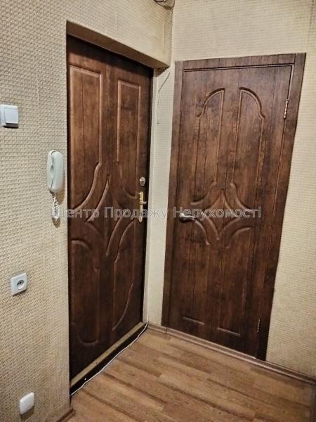 Продам 4-кімнатну квартиру