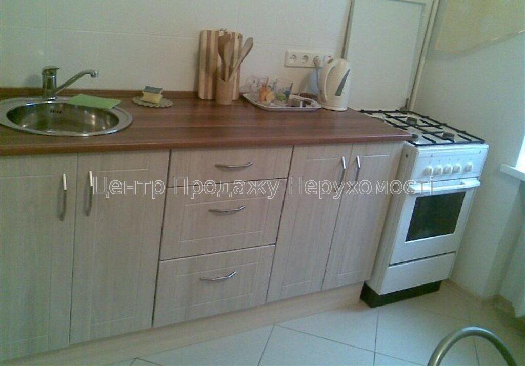 Фото Продаж 1-кімнатної квартири біля станції метро4