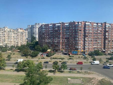 Продам 4-кімнатну квартиру