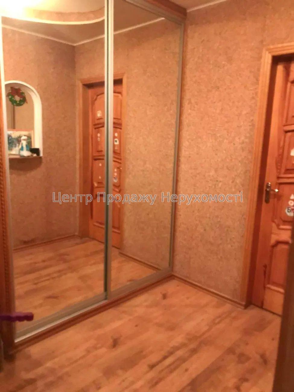 Фото R8 Продам 2к.квартиру в районі ст.метро Левада2