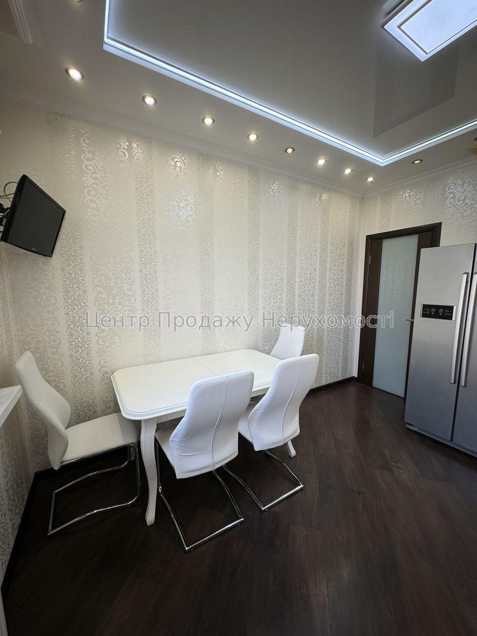 Фото Продається трьох кімнатна квартира8