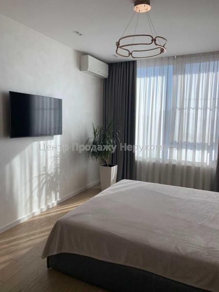 Продам 4-кімнатну квартиру