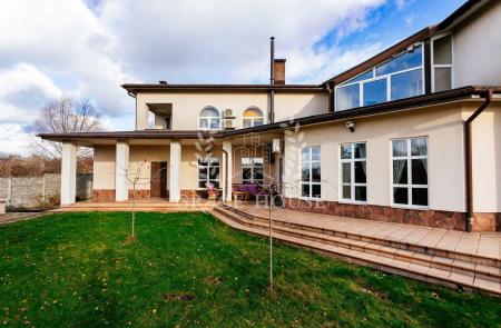 Продам 2-поверховий будинок