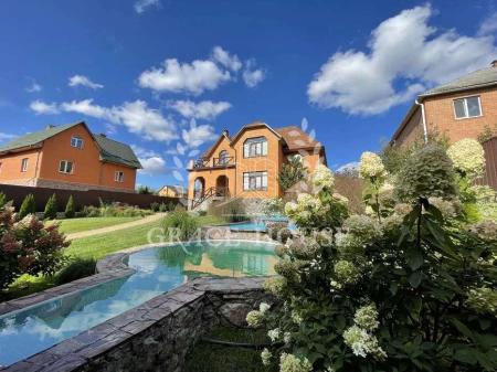 Продам 2-поверховий будинок