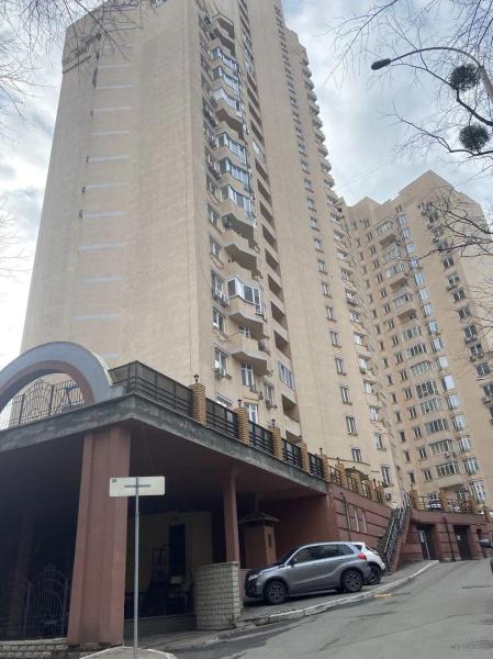 Продам 4-кімнатну квартиру