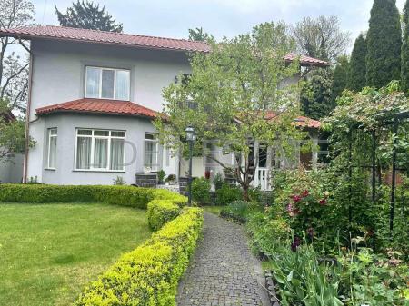 Продам 2-поверховий будинок