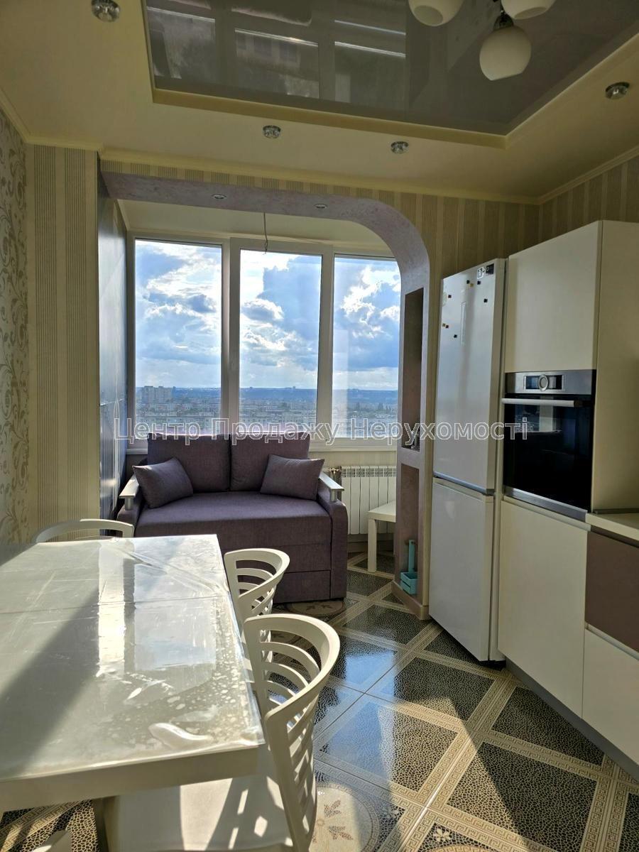 Фото Продається 2-кімнатна квартира в ЖК 