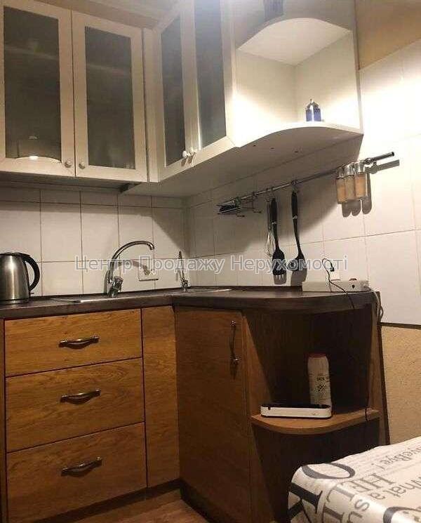 Фото У продажу 1 кімнатна квартира, метро Олексіївська4