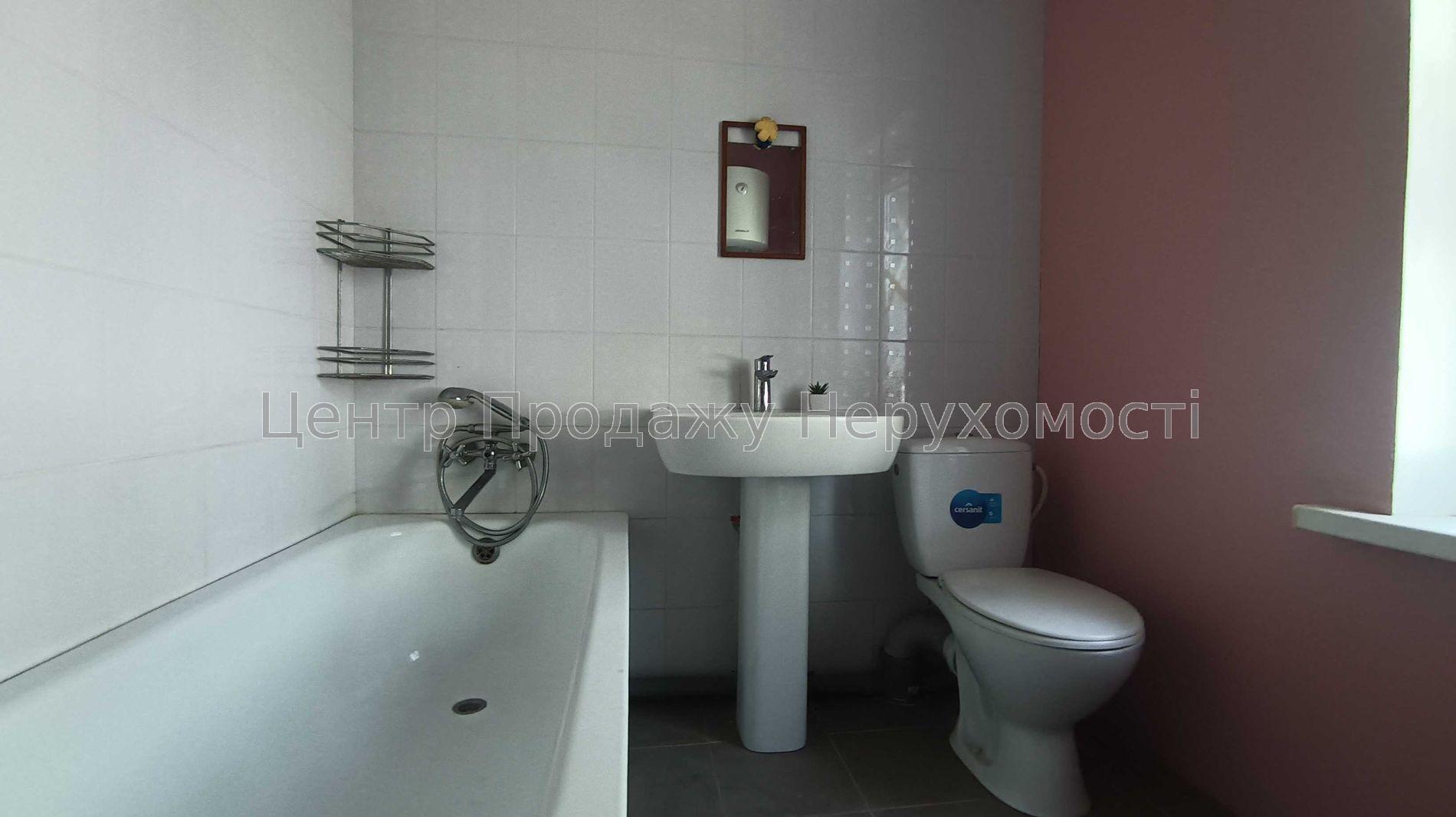 Фото Затишний будинок з охайною земельною ділянкою Холодна гора К817