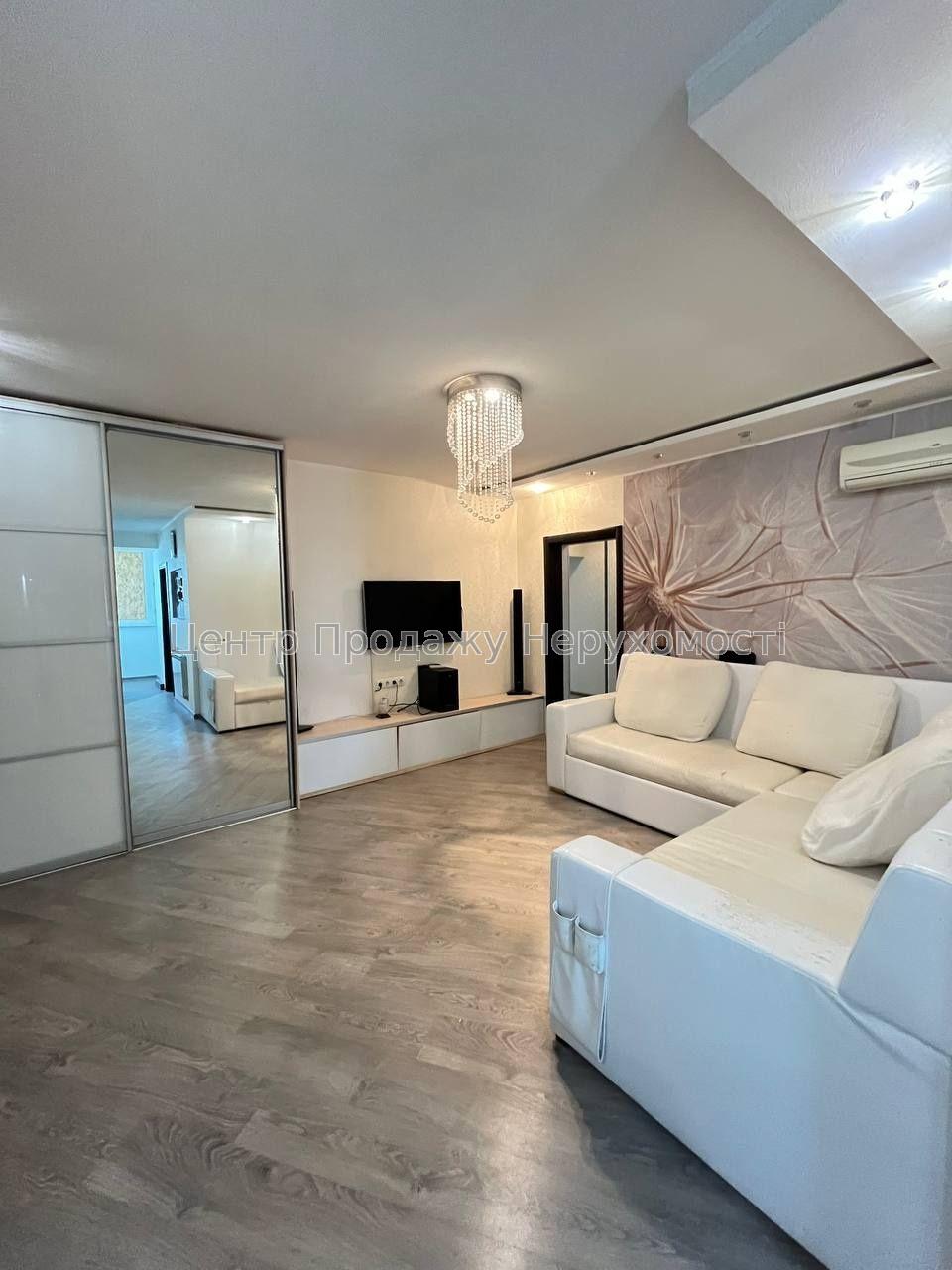 Фото Сучасна стильна квартира в закритому ЖК1