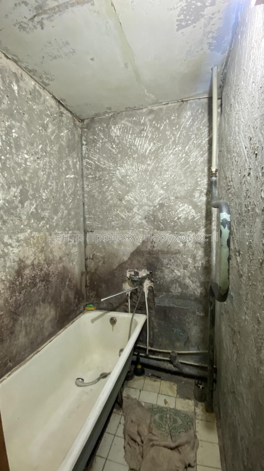 Фото Продам 3-кімнатну квартиру покращеного планування, вул. Амосова11