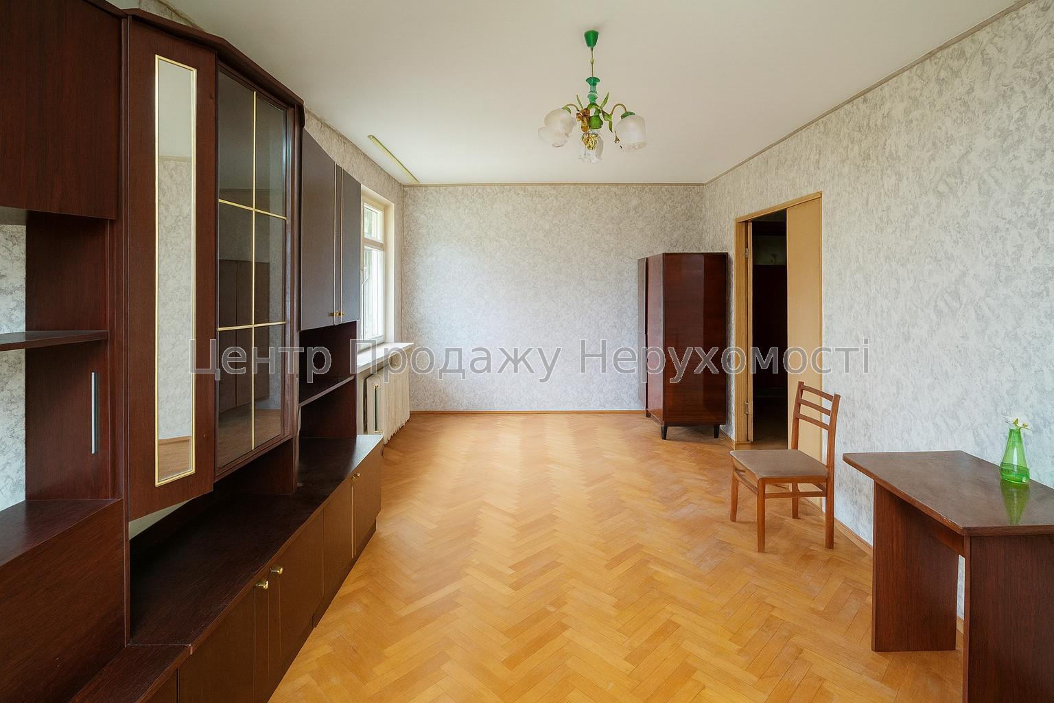 Фото 1-кімнатна 31.4 кв.м, пр.ЛюбомираГузара у дворі серед дерев ІВ1