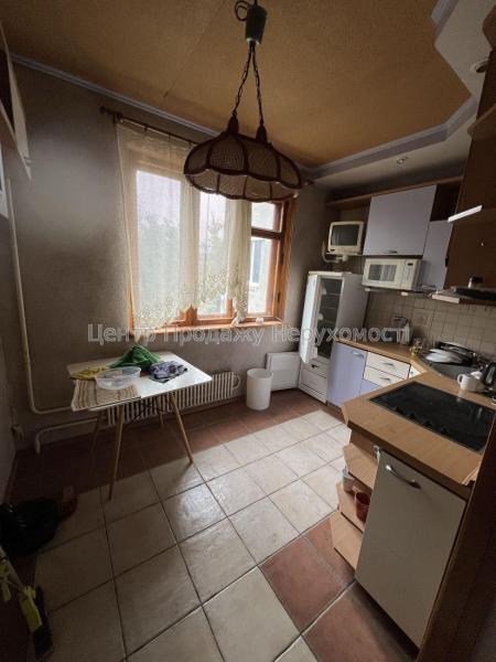 Продам 4-кімнатну квартиру