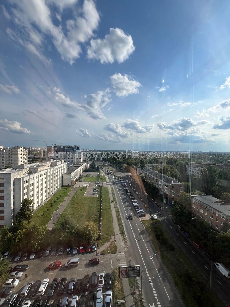 Фото Продаж квартири 3 кімн. 13/15 пов. 140 м², Київ7