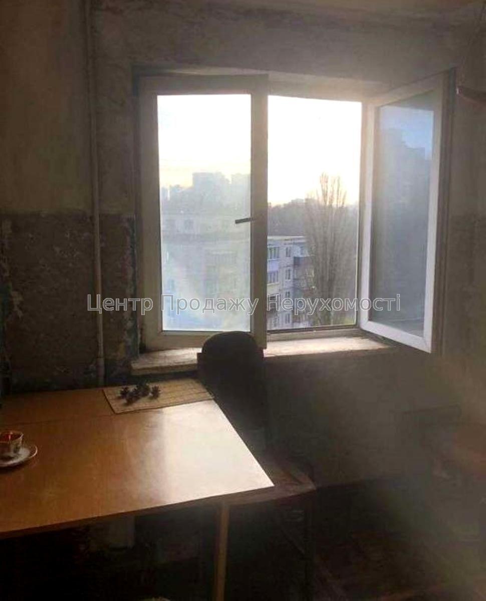 Фото Продам 2-кімнатну біля метро Сірець5