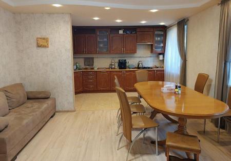 Продам 5-кімнатну квартиру