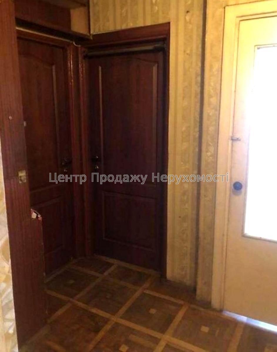 Фото Продам 2-кімнатну біля метро Сірець10