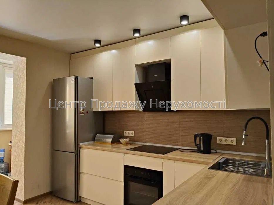 Фото Продається 2 кімнатна квартира в Харкові. Салтівка3