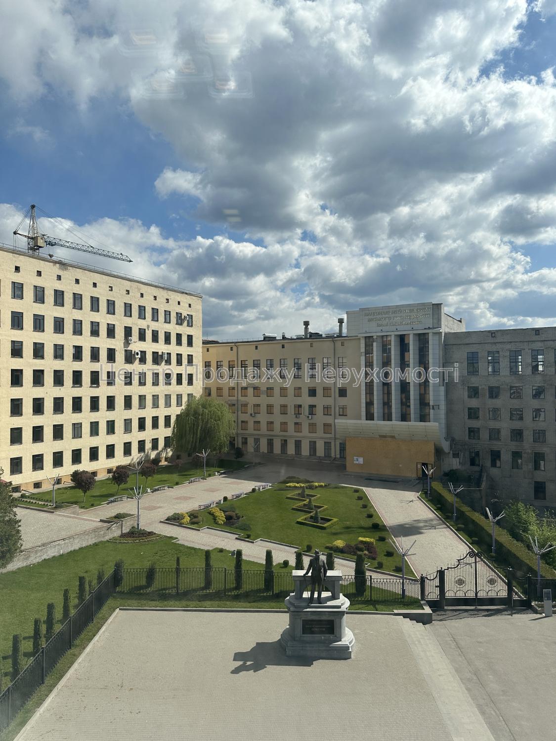 Фото Ексклюзив! Продам 3 кімнатну квартиру в центрі унікального планування!16