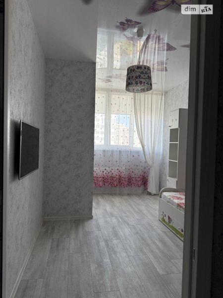 Продам 3-комнатную квартиру в новостройке, ЖК «Одиссей», СМУ-11