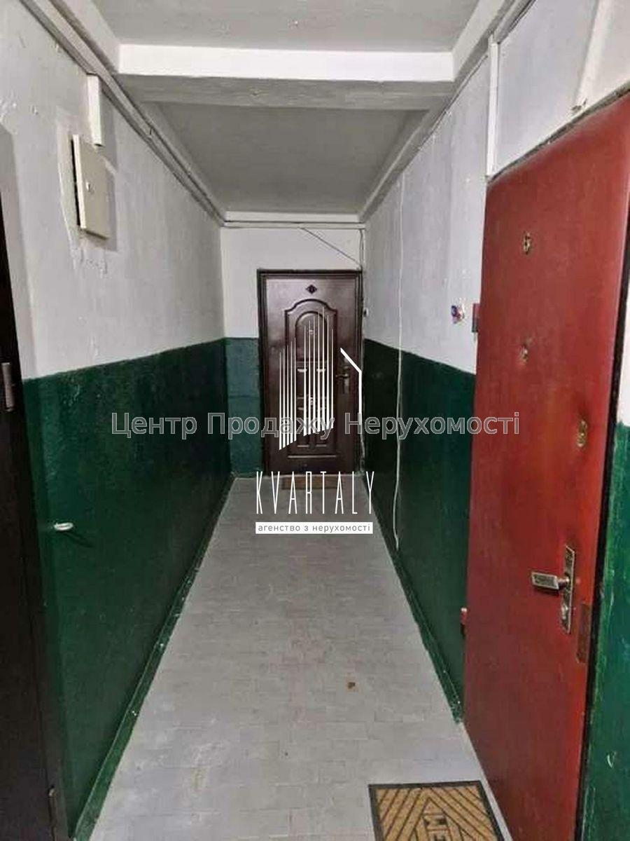 Фото Продам 2-кімнатну квартиру на Якуба Коласа10