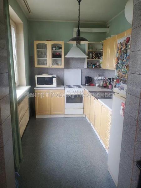 Продам 4-кімнатну квартиру