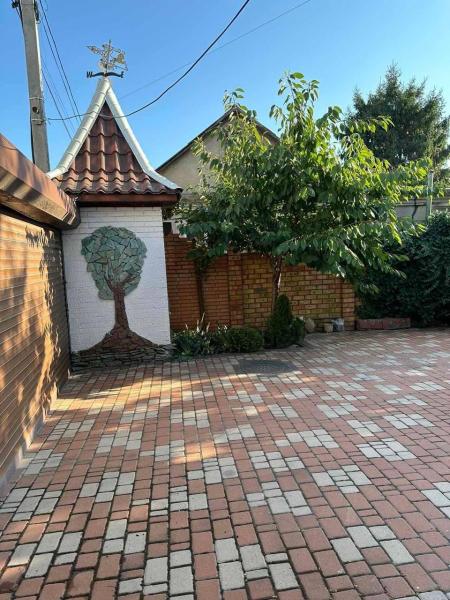 Продам 2-поверховий будинок