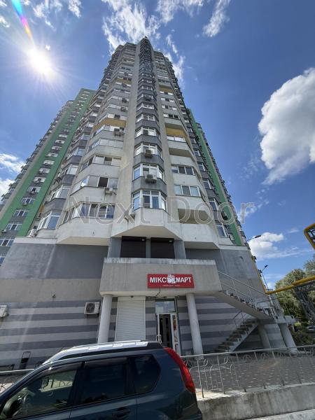 Продам офіс у багатоквартирному будинку