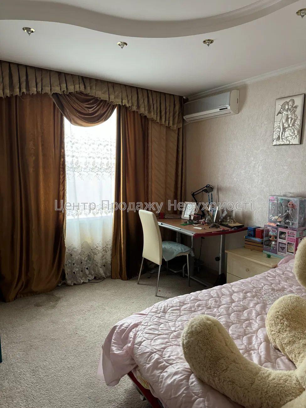 Фото R8 Продам 2к.квартиру в районі ст.метро Левада7