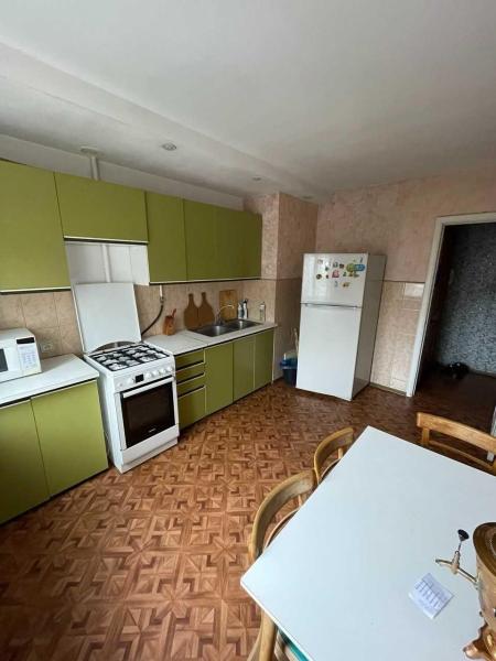 Продам 4-кімнатну квартиру