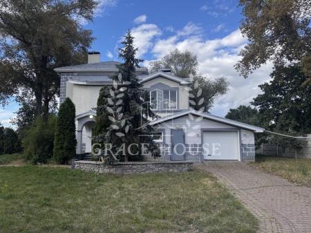 Продам 3-поверховий будинок