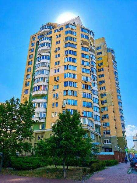 Продам 4-кімнатну квартиру